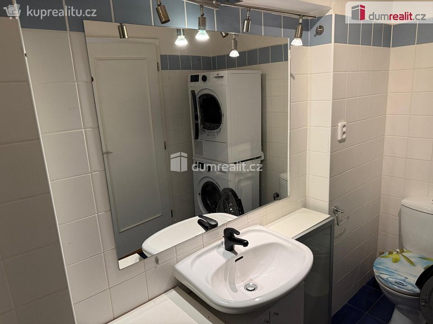 Pronájem bytu 2+kk 59 m^2 Rybalkova, Praha 10 