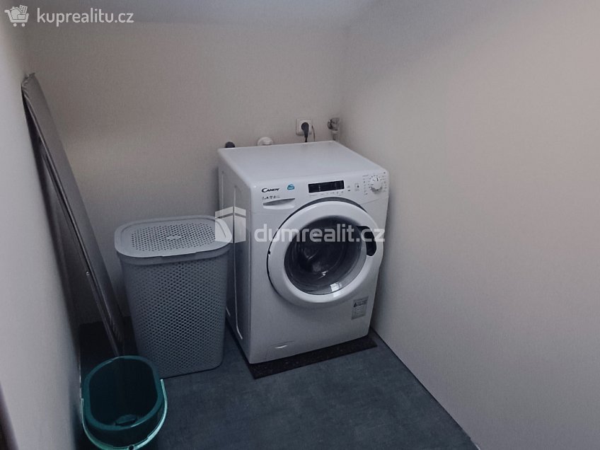 Prodej bytu 2+kk 93 m^2 Teplická, Děčín 