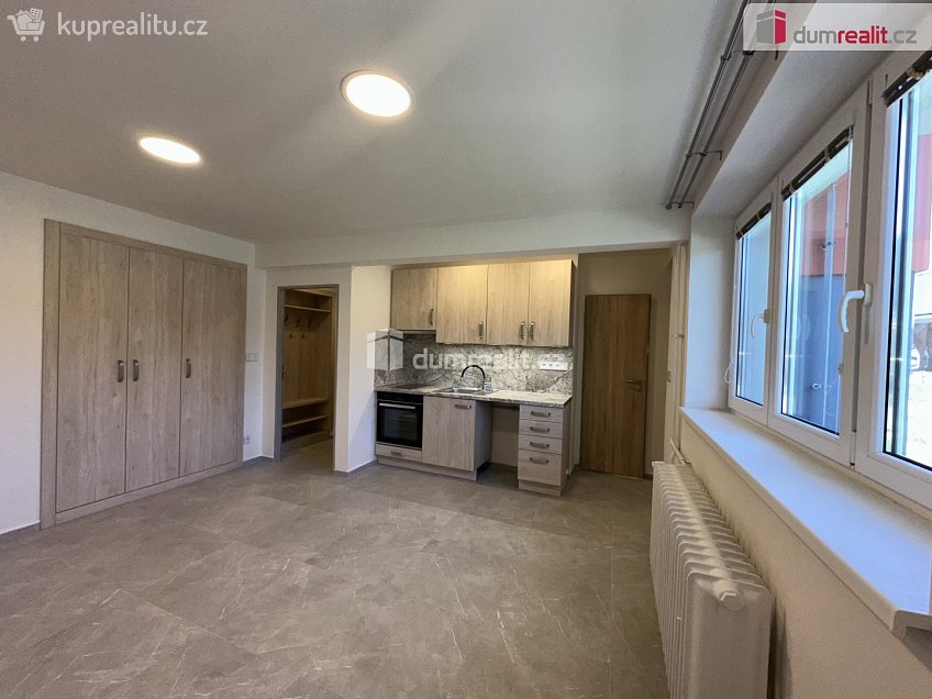 Pronájem bytu 1+kk 25 m^2 Bří. Mrštíků, Břeclav 