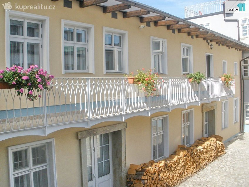 Pronájem bytu 2+kk 65 m^2 Barvířská, Liberec 