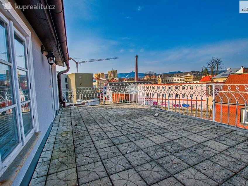 Pronájem bytu 2+kk 65 m^2 Barvířská, Liberec 