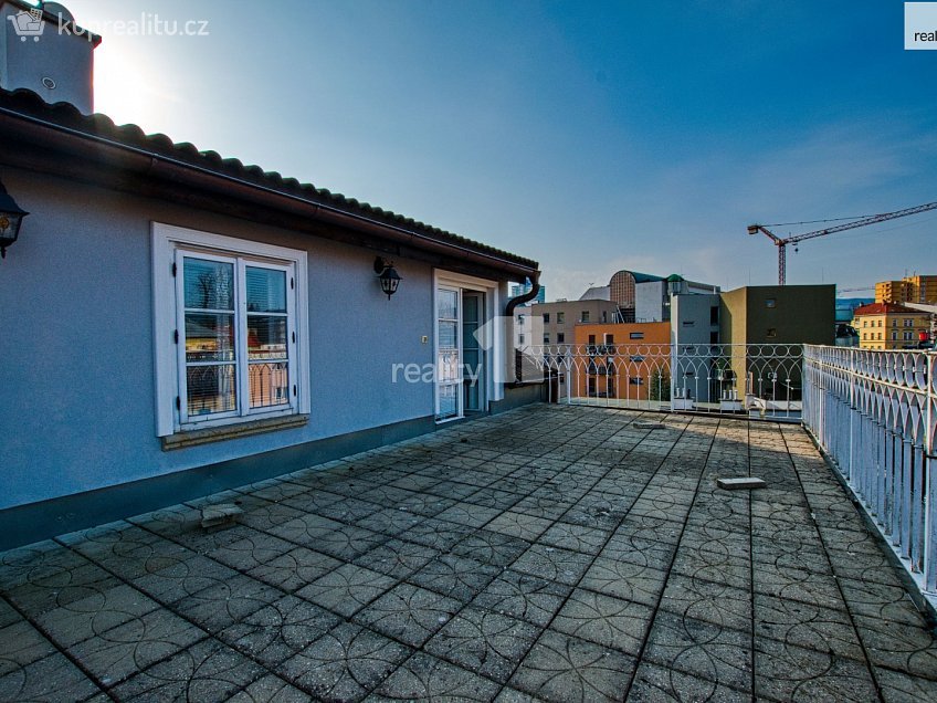 Pronájem bytu 2+kk 65 m^2 Barvířská, Liberec 