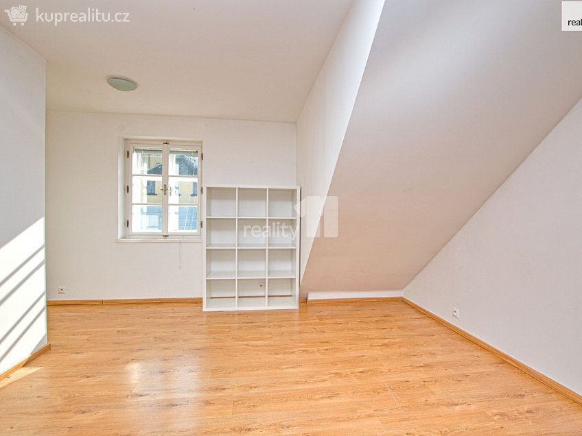 Pronájem bytu 2+kk 65 m^2 Barvířská, Liberec 