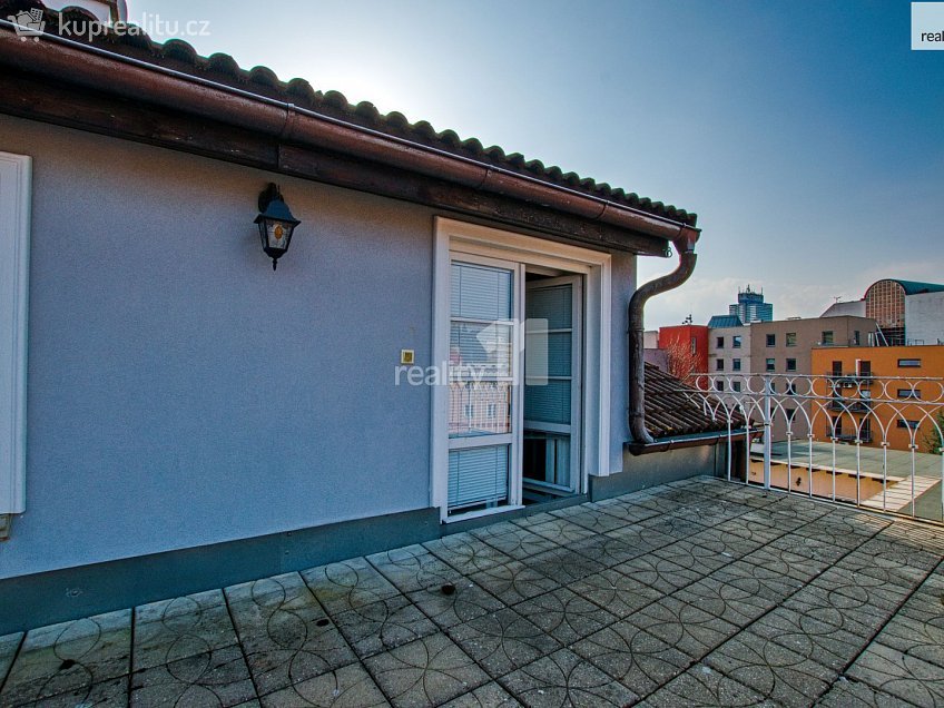 Pronájem bytu 2+kk 65 m^2 Barvířská, Liberec 