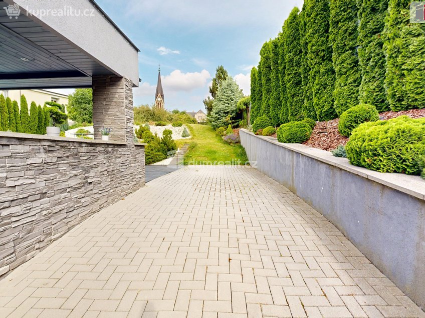 Prodej  rodinného domu 237 m^2 Hřbitovní, Vítkov 