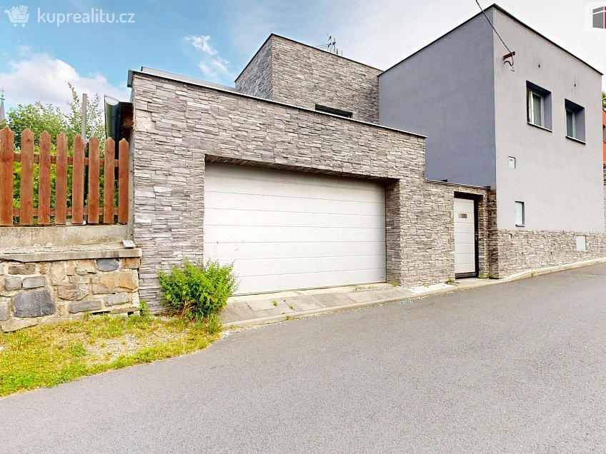 Prodej  rodinného domu 237 m^2 Hřbitovní, Vítkov 