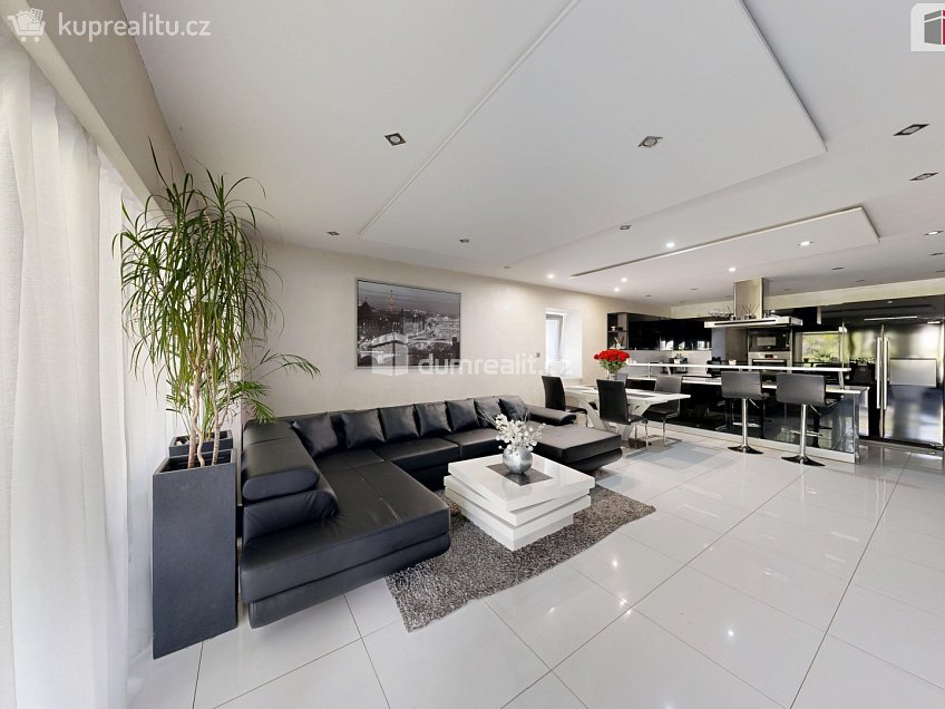 Prodej  rodinného domu 237 m^2 Hřbitovní, Vítkov 