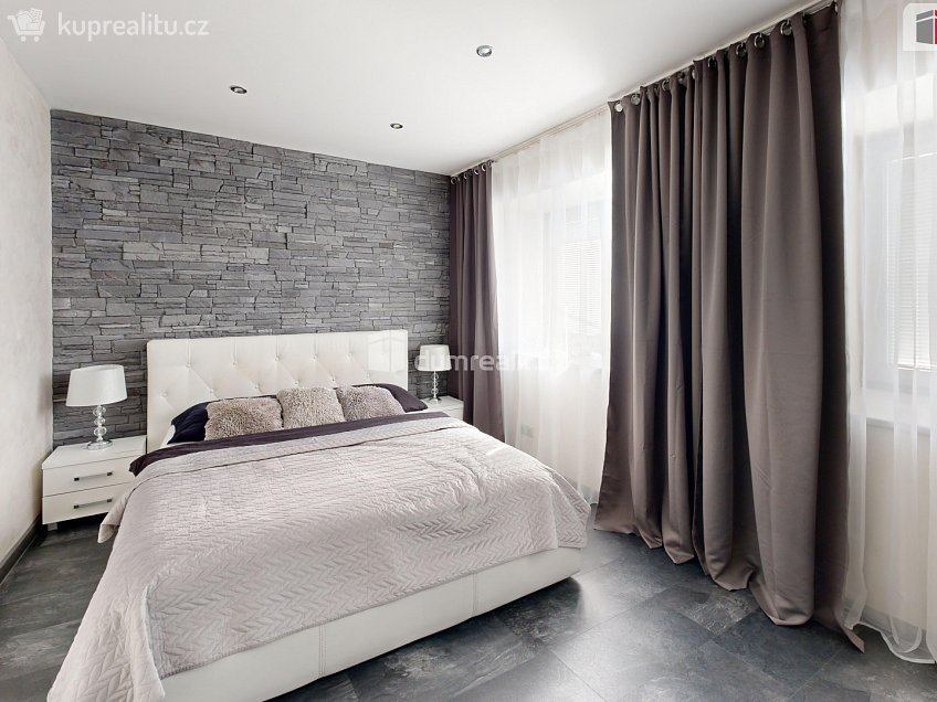 Prodej  rodinného domu 237 m^2 Hřbitovní, Vítkov 