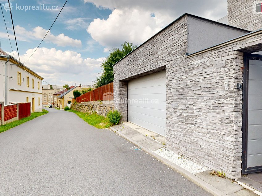 Prodej  rodinného domu 237 m^2 Hřbitovní, Vítkov 