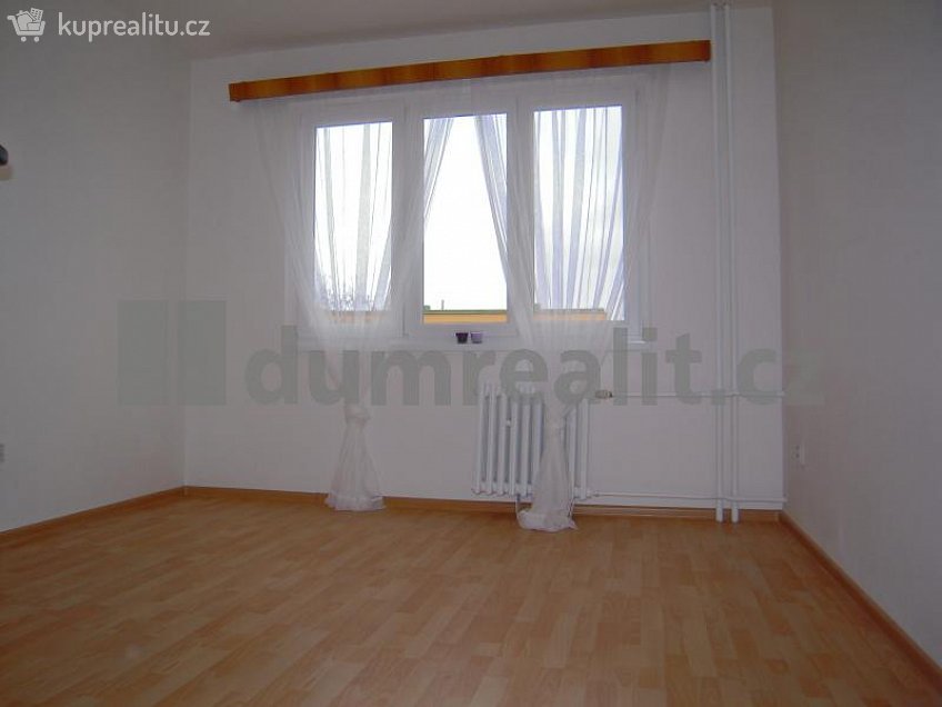 Pronájem bytu 2+1 56 m^2 Skřivanská, Praha 10 