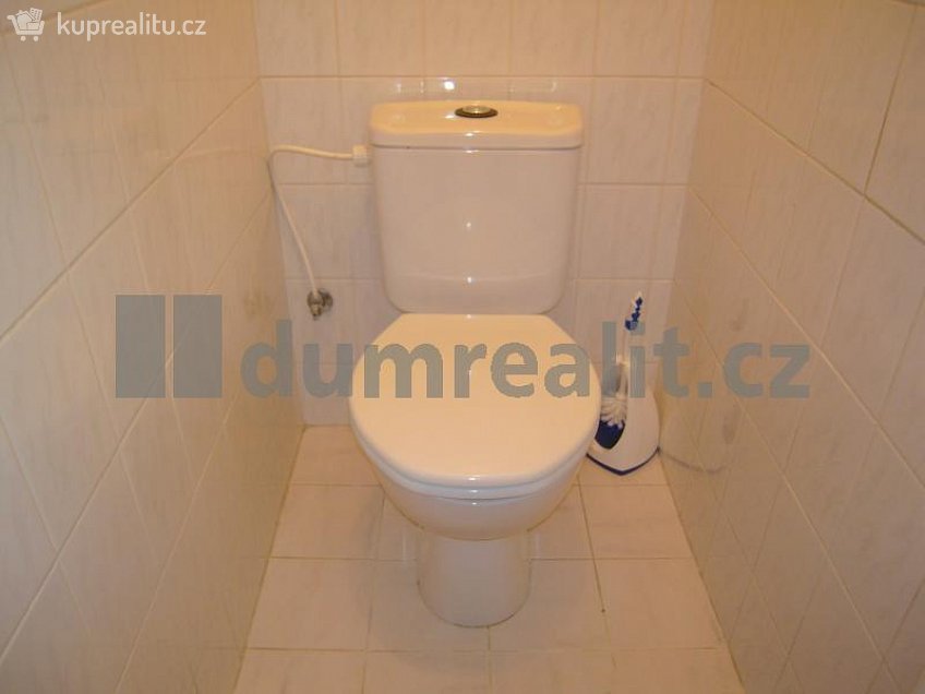 Pronájem bytu 2+1 56 m^2 Skřivanská, Praha 10 