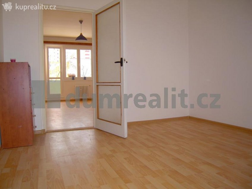 Pronájem bytu 2+1 56 m^2 Skřivanská, Praha 10 