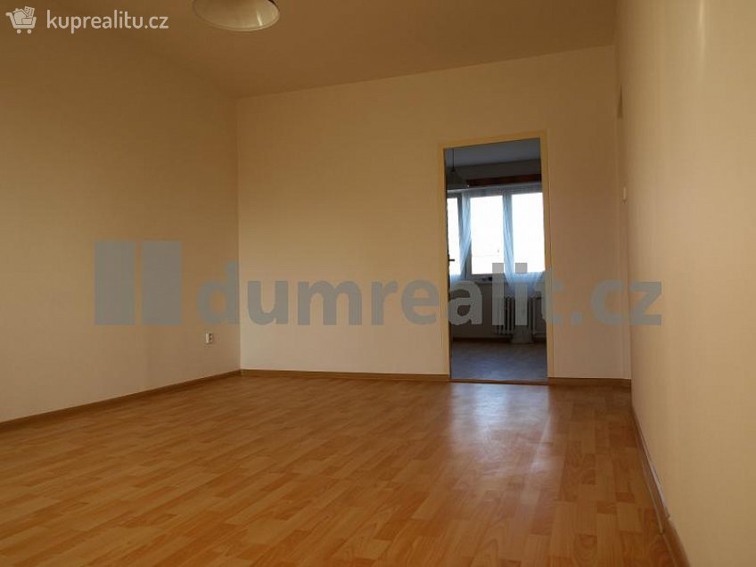 Pronájem bytu 2+1 56 m^2 Skřivanská, Praha 10 