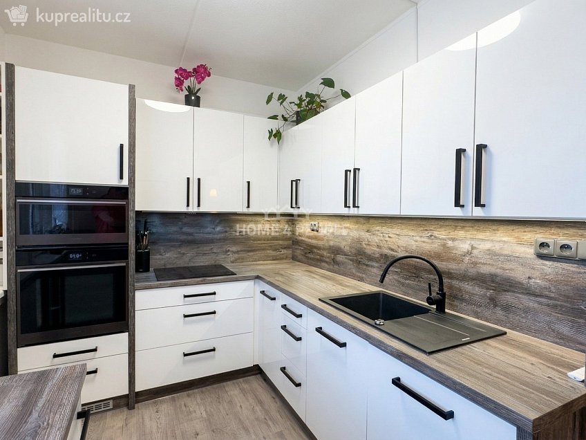 Prodej bytu 4+1 88 m^2 Prachatická, České Budějovice 