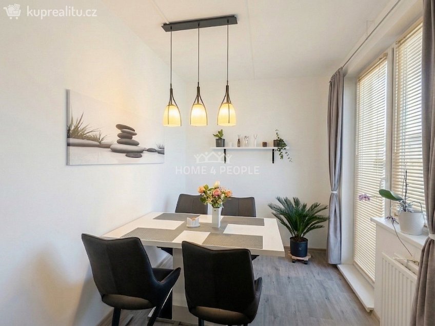 Prodej bytu 4+1 88 m^2 Prachatická, České Budějovice 