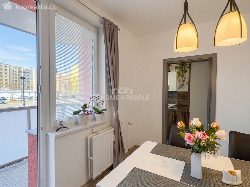 Prodej bytu 4+1 88 m^2 Prachatická, České Budějovice 