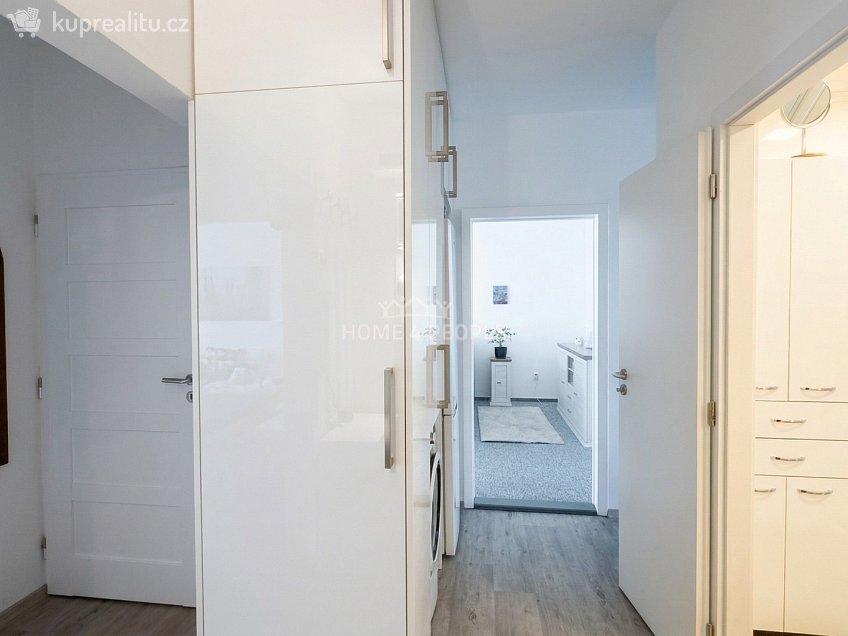 Prodej bytu 4+1 88 m^2 Prachatická, České Budějovice 