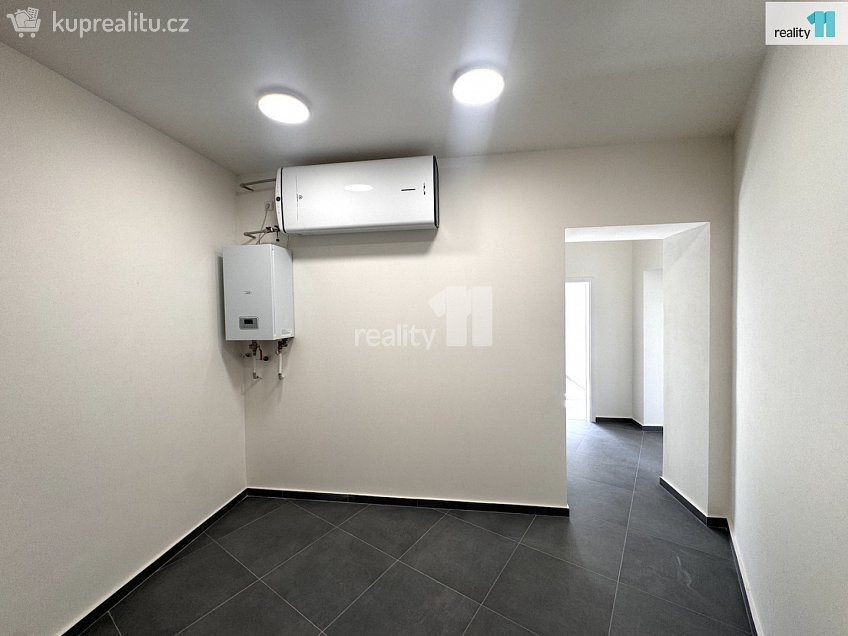 Pronájem bytu 2+kk 73 m^2 Hanusova, Praha 4 