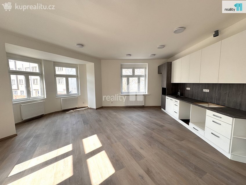 Pronájem bytu 2+kk 73 m^2 Hanusova, Praha 4 