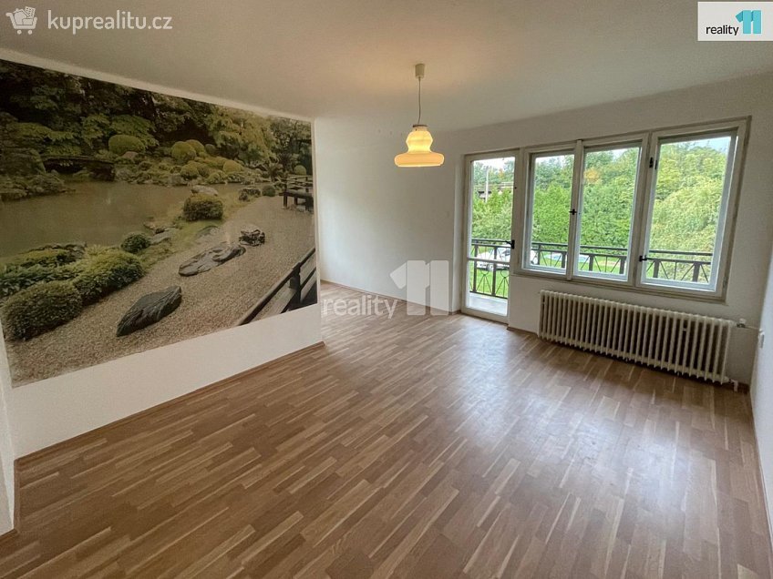 Pronájem bytu 2+kk 45 m^2 tř. 1. máje, Dobřany 