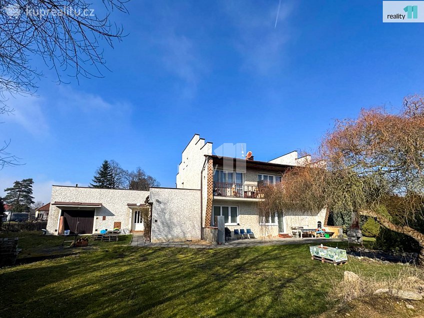 Pronájem bytu 2+kk 45 m^2 tř. 1. máje, Dobřany 