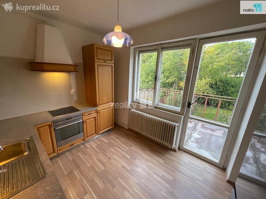 Pronájem bytu 2+kk 45 m^2 tř. 1. máje, Dobřany 