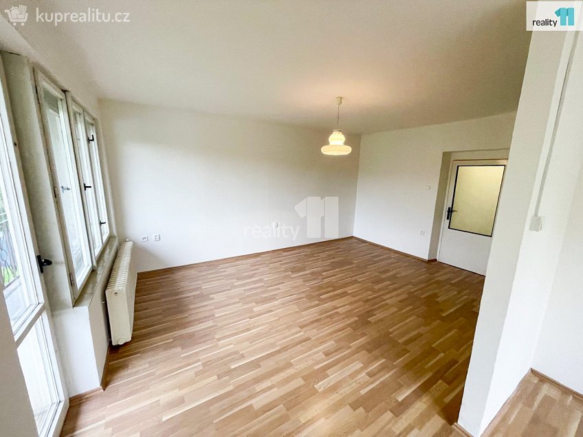 Pronájem bytu 2+kk 45 m^2 tř. 1. máje, Dobřany 