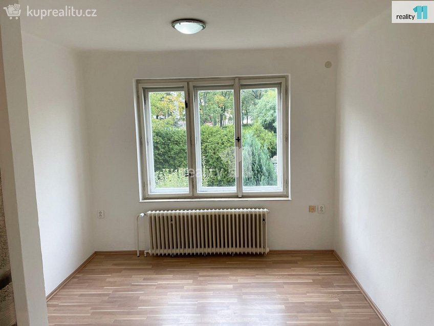 Pronájem bytu 2+kk 45 m^2 tř. 1. máje, Dobřany 