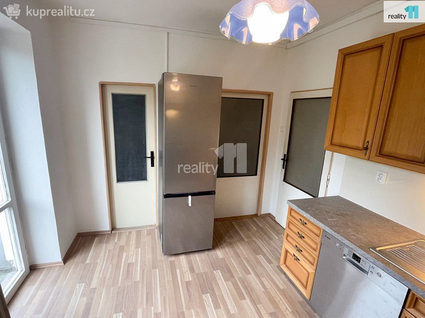 Pronájem bytu 2+kk 45 m^2 tř. 1. máje, Dobřany 