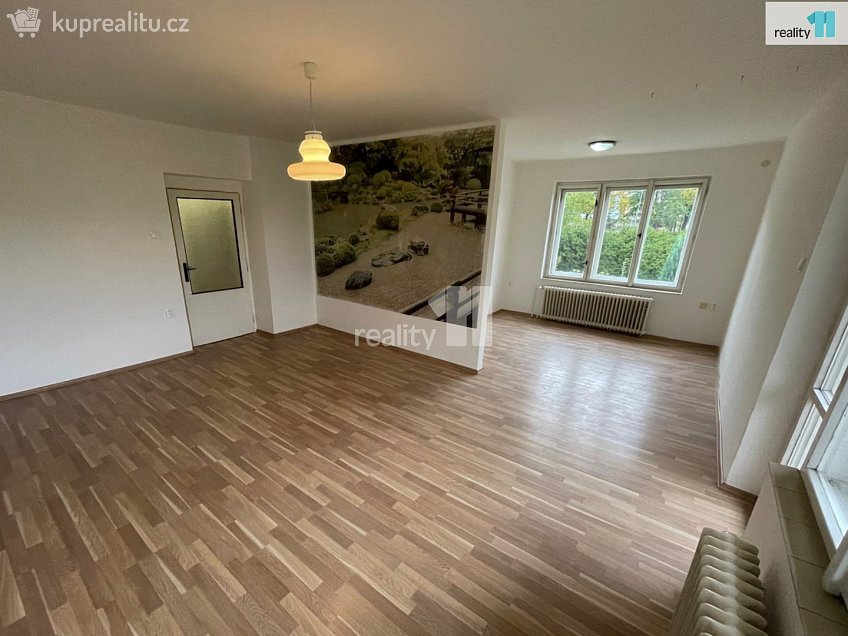 Pronájem bytu 2+kk 45 m^2 tř. 1. máje, Dobřany 