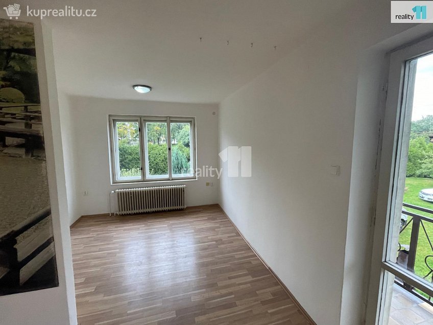 Pronájem bytu 2+kk 45 m^2 tř. 1. máje, Dobřany 