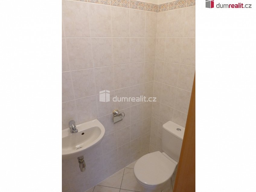 Pronájem bytu 2+kk 76 m^2 Na okraji, Praha 6 