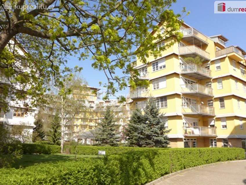 Pronájem bytu 2+kk 76 m^2 Na okraji, Praha 6 