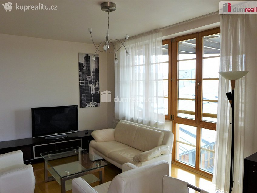 Pronájem bytu 2+kk 76 m^2 Na okraji, Praha 6 