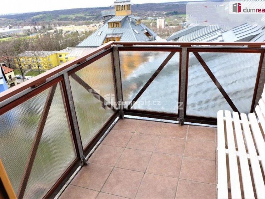 Pronájem bytu 2+kk 76 m^2 Na okraji, Praha 6 