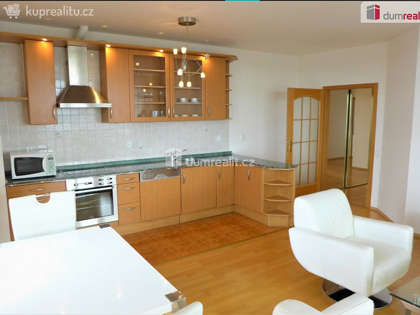 Pronájem bytu 2+kk 76 m^2 Na okraji, Praha 6 