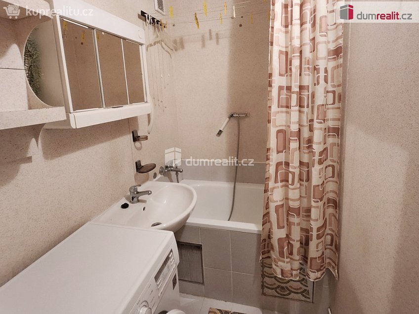 Pronájem bytu 2+kk 44 m^2 Hráského, Praha 11 