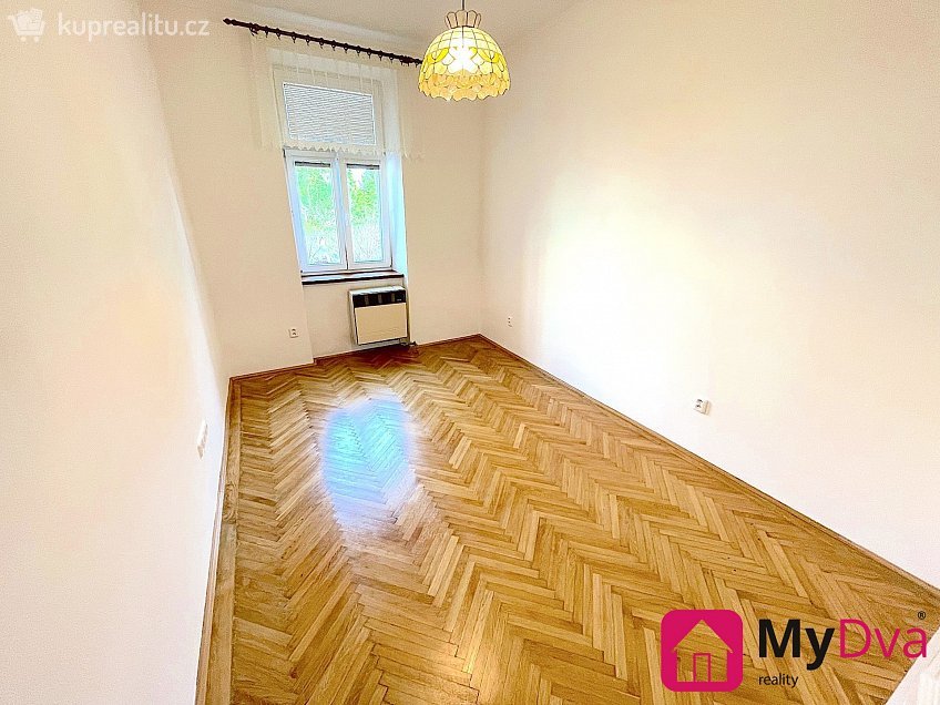 Pronájem bytu 3+1 80 m^2 Bezručova, Znojmo 