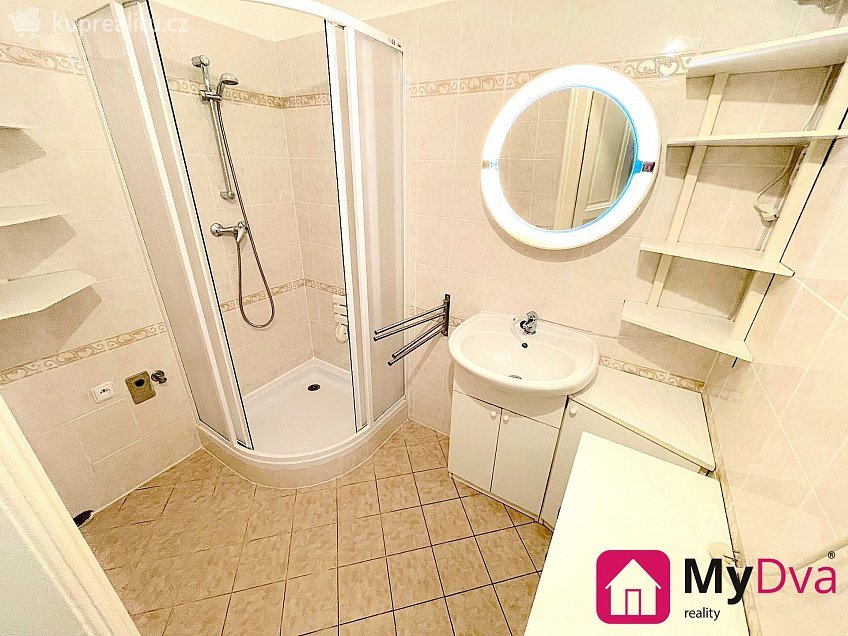 Pronájem bytu 3+1 80 m^2 Bezručova, Znojmo 