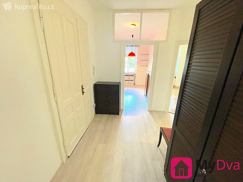 Pronájem bytu 3+1 80 m^2 Bezručova, Znojmo 