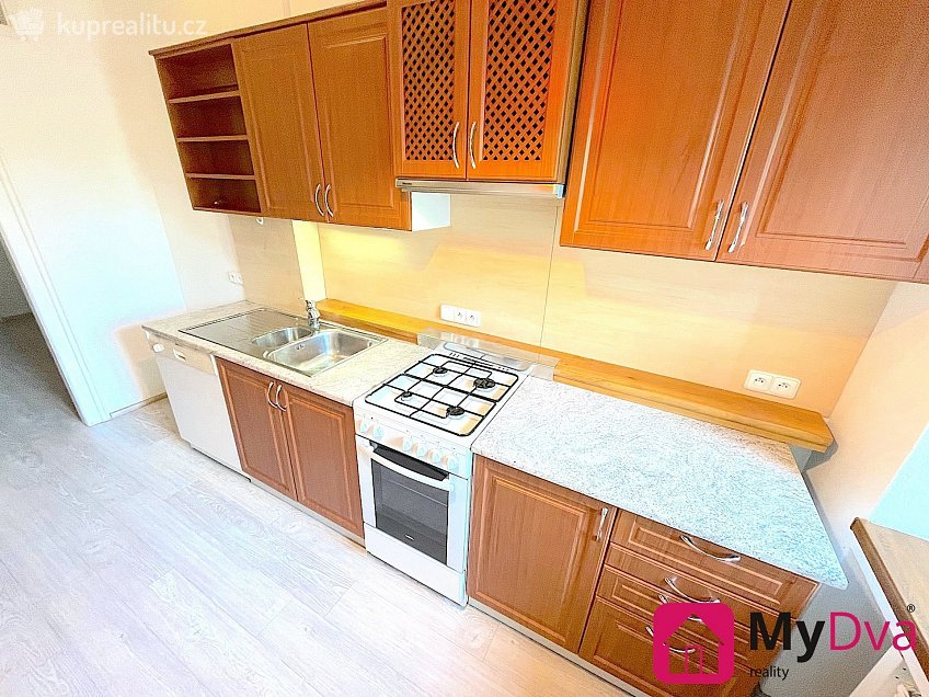 Pronájem bytu 3+1 80 m^2 Bezručova, Znojmo 