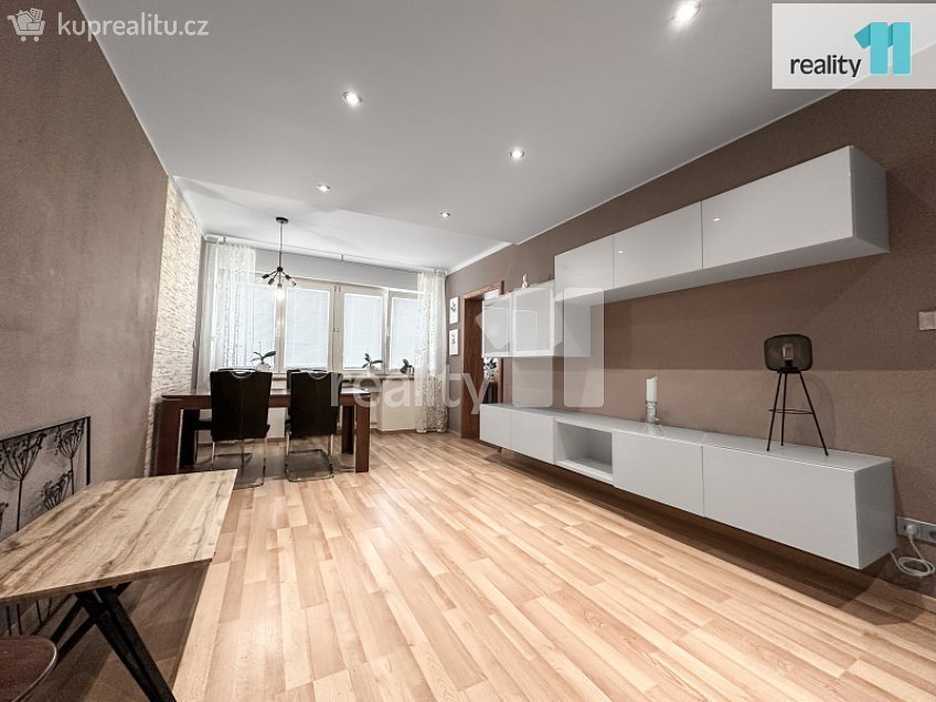 Pronájem bytu 3+1 84 m^2 Komenského, Napajedla 