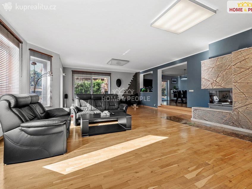 Prodej  rodinného domu 395 m^2 Na Stráňkách, Praha 12 