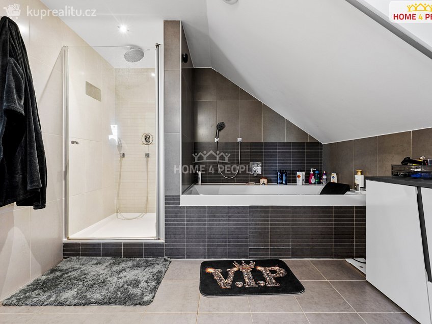 Prodej  rodinného domu 395 m^2 Na Stráňkách, Praha 12 