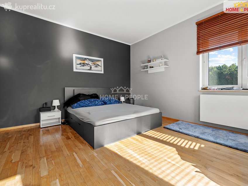 Prodej  rodinného domu 395 m^2 Na Stráňkách, Praha 12 