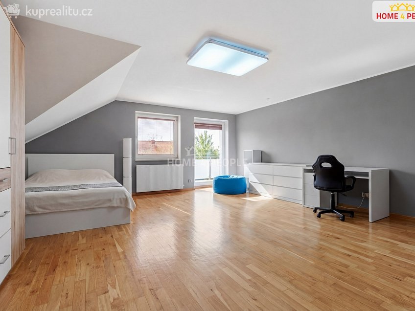 Prodej  rodinného domu 395 m^2 Na Stráňkách, Praha 12 