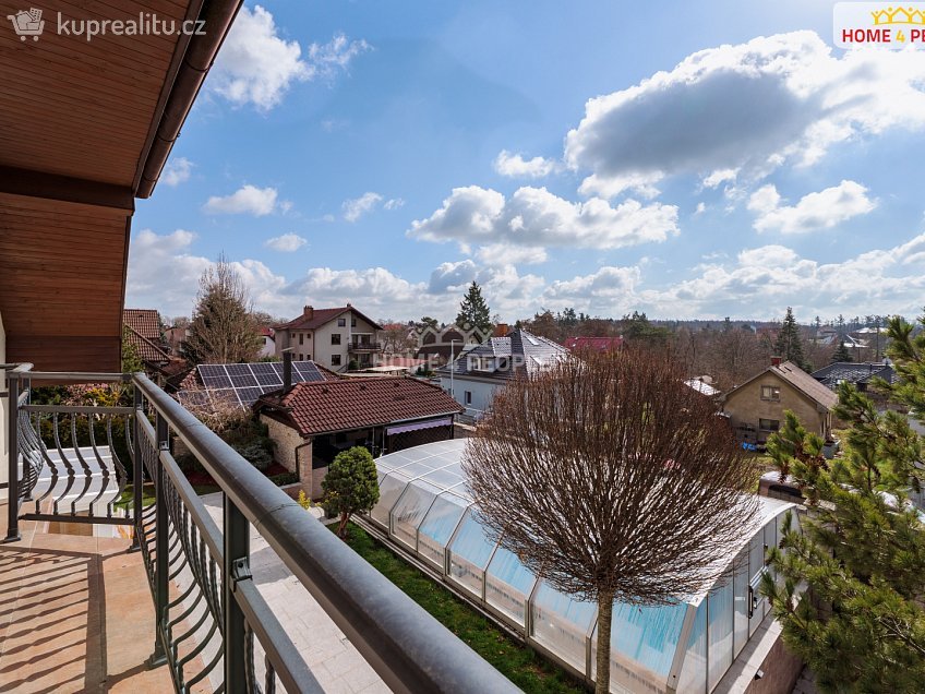 Prodej  rodinného domu 395 m^2 Na Stráňkách, Praha 12 