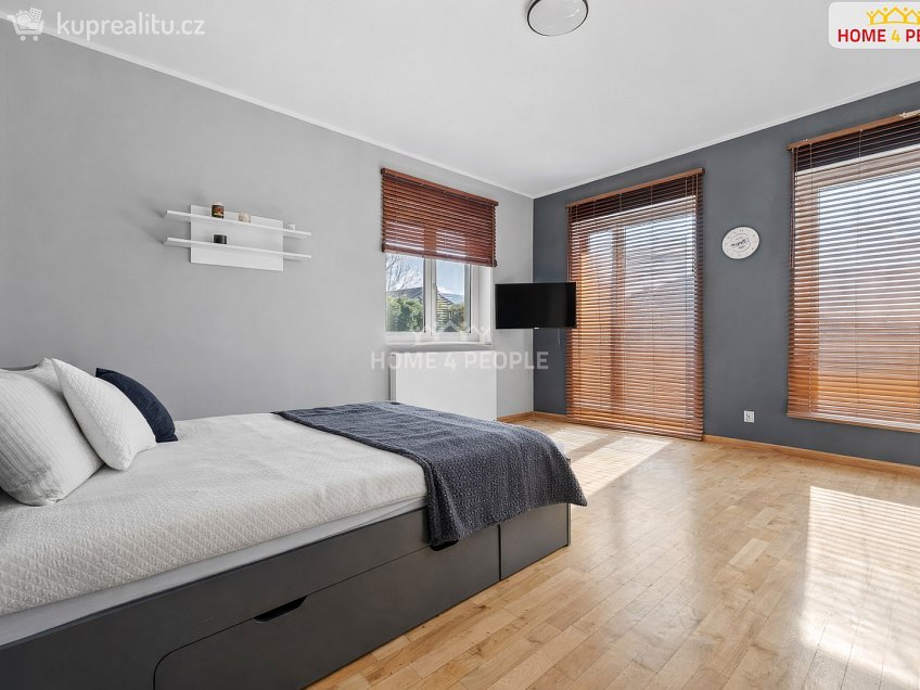 Prodej  rodinného domu 395 m^2 Na Stráňkách, Praha 12 