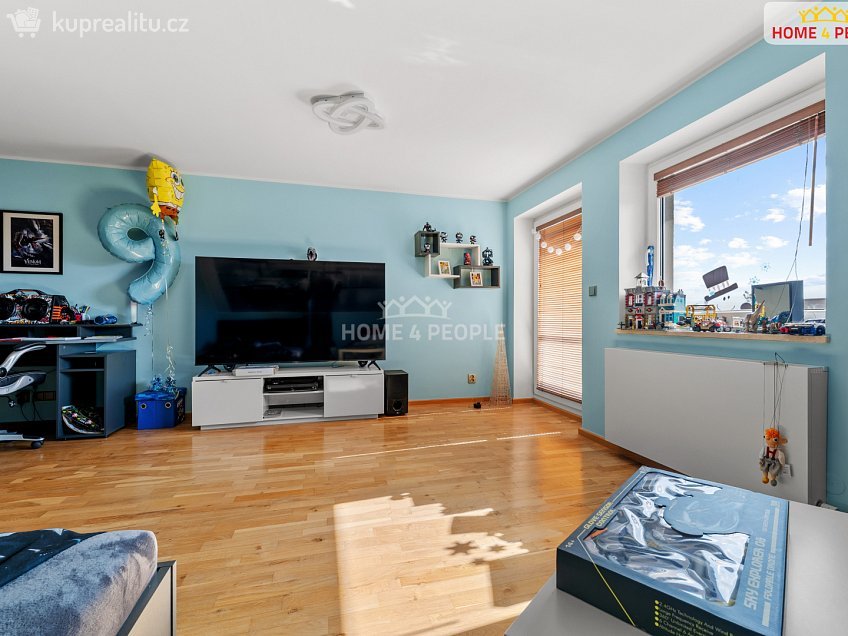 Prodej  rodinného domu 395 m^2 Na Stráňkách, Praha 12 