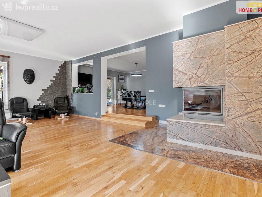 Prodej  rodinného domu 395 m^2 Na Stráňkách, Praha 12 